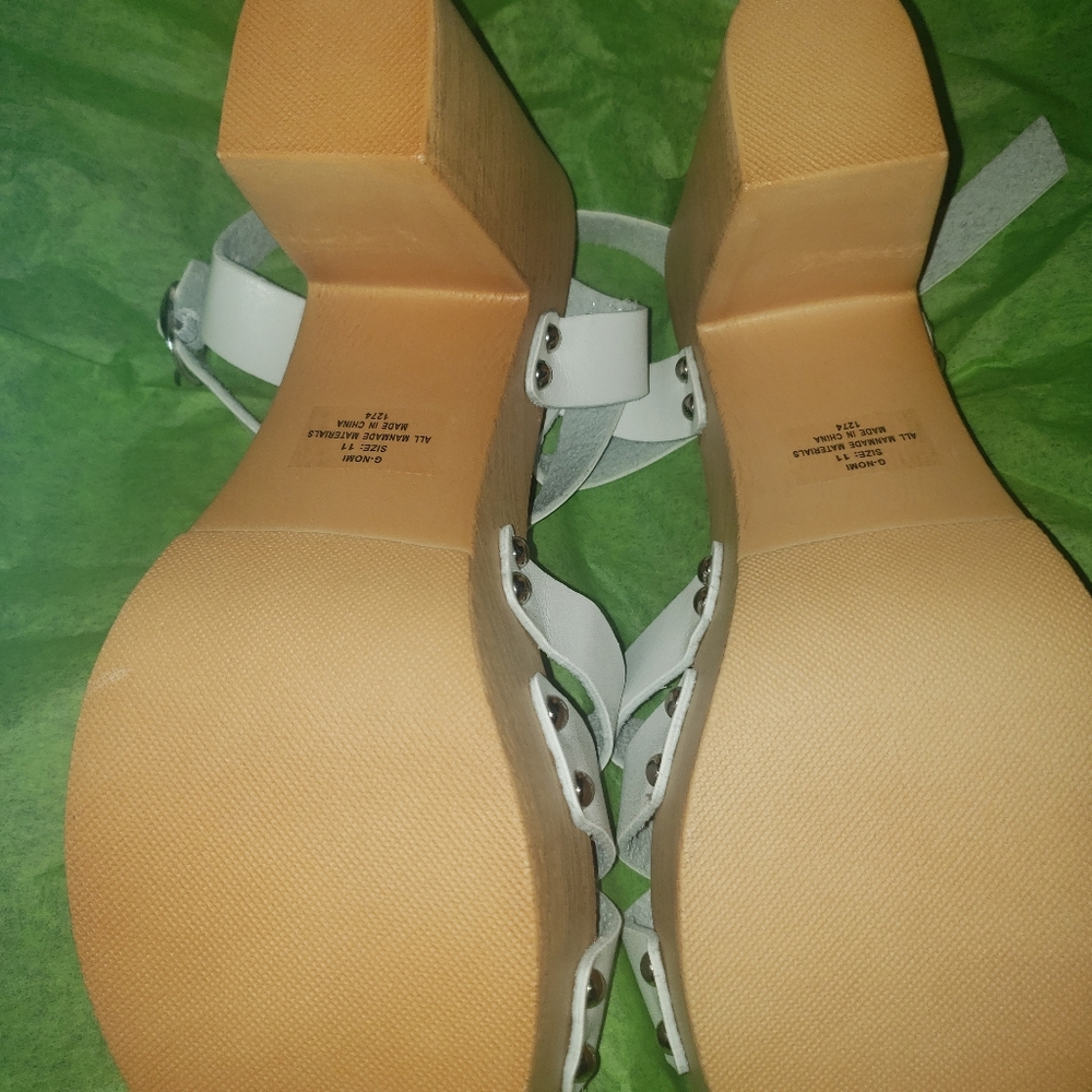 Sandles - Picture 2 of 5